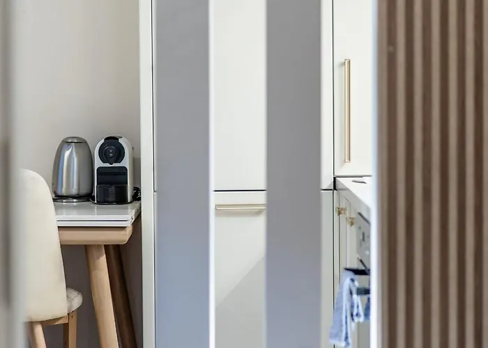 1br Skyline View - *